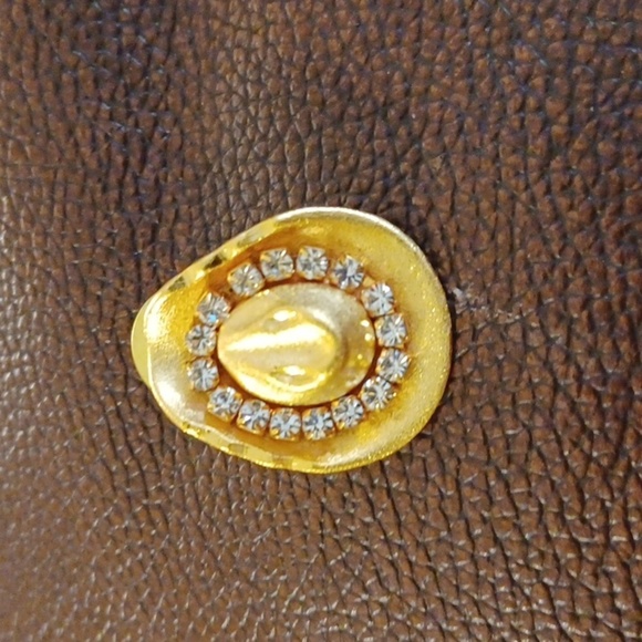 ❤️3/$10❤️ NWOT - Gold Plated Cowboy Hat With Rhinestones Pin - Picture 1 of 3